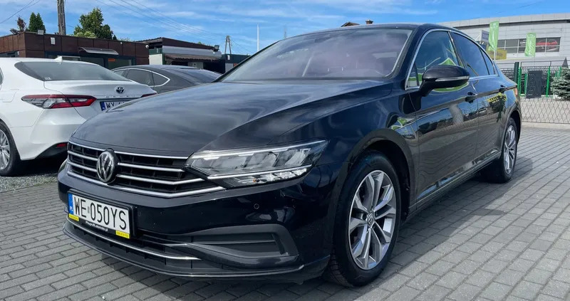 pomorskie Volkswagen Passat cena 64900 przebieg: 188000, rok produkcji 2019 z Tuczno